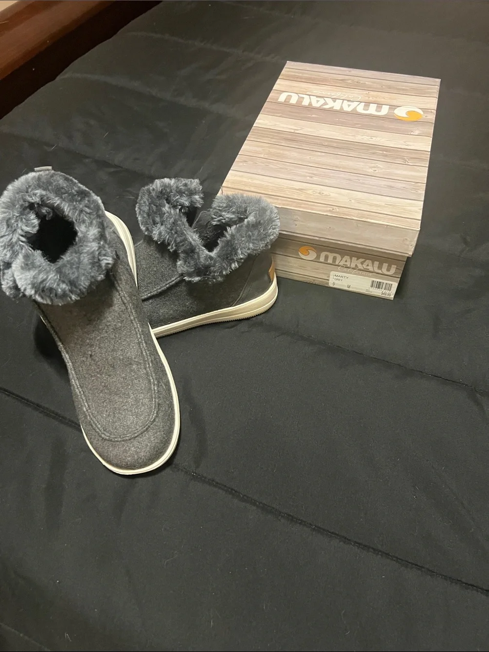 Makalu Women's Gray Faux Fur Winter Ankle Boots